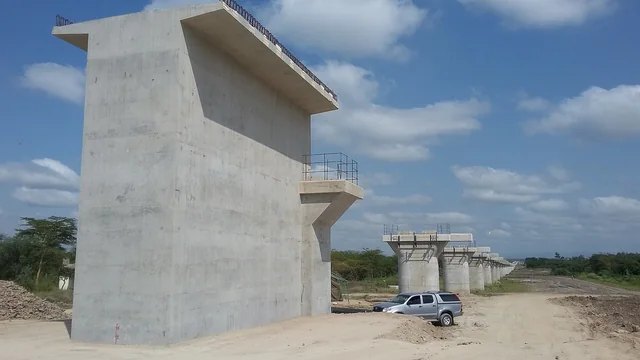 Construction du viaduc d’Athi River, Kenya.