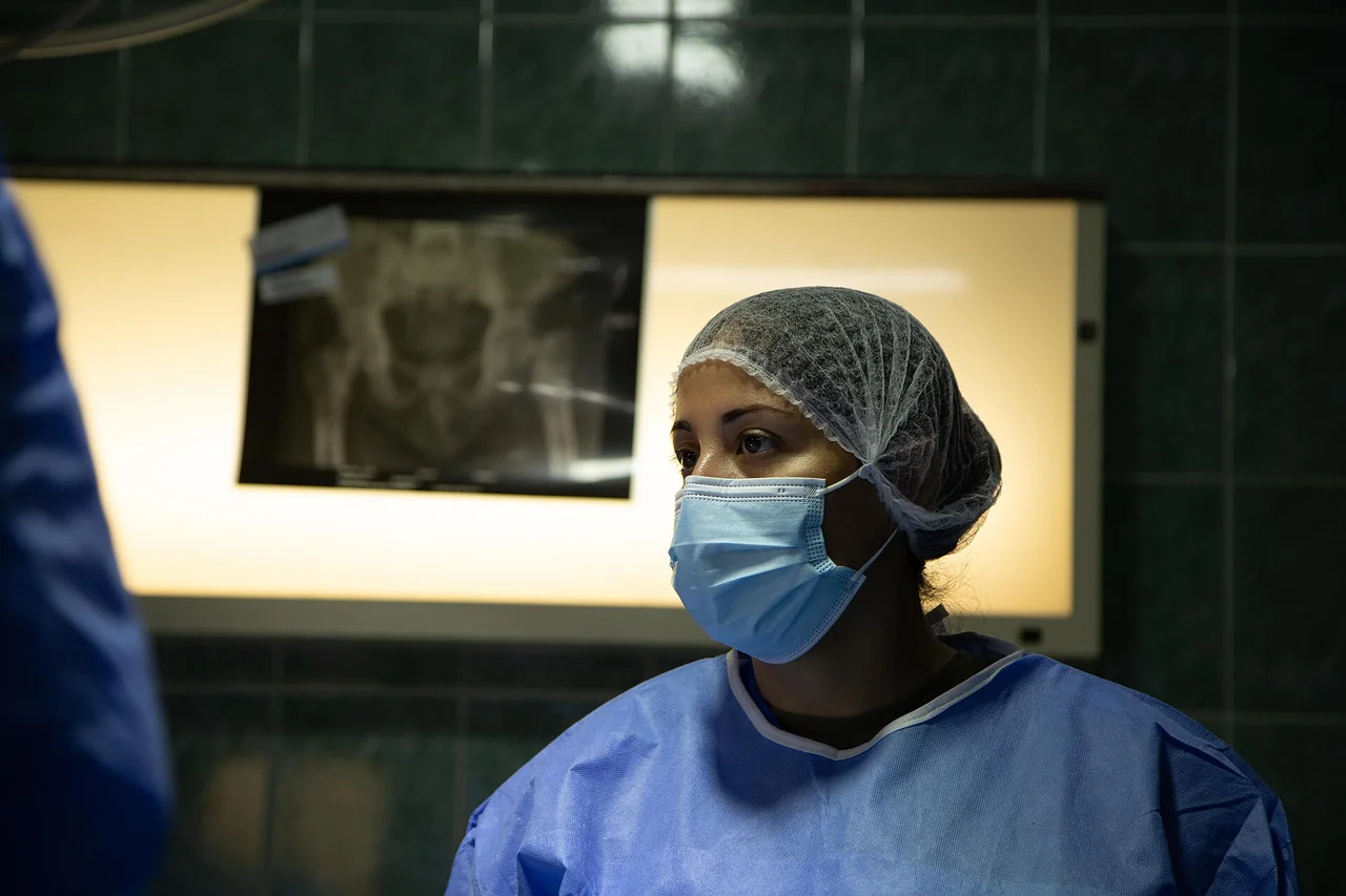 Une infirmière à l’hôpital militaire de Ouakam, Dakar, Sénégal.